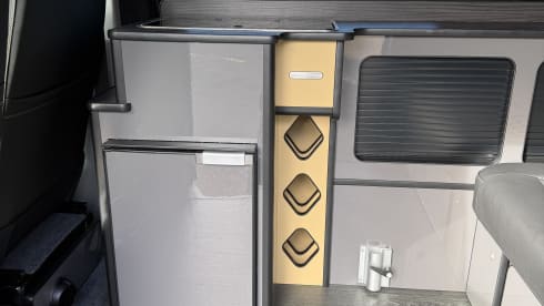 VW Campervan SWB – VW Transporter 6.1 | Camper King Brand New Conversion 