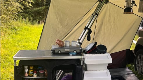 Adventurous 4x4 with roof tent (2P)