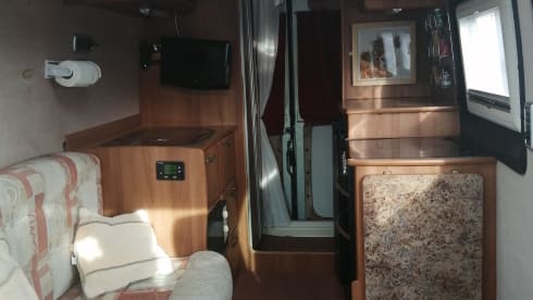 Highland Hamish – 2 berth Renault LWB High roof van 