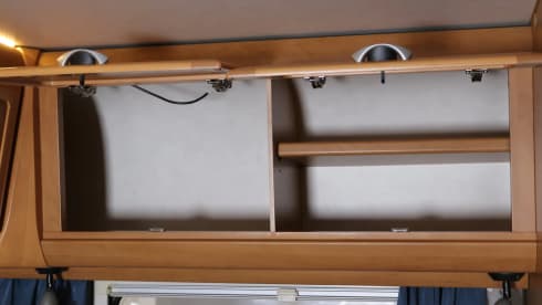 Hymer vast bed – Luxury entrance Hymer B574