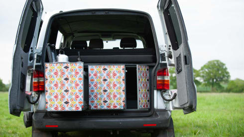 Romper Swamper – Volkswagen campervan met 2 slaapplaatsen uit 2006