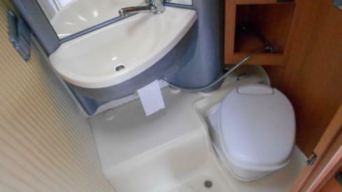 Compact Dethleffs 2-person camper