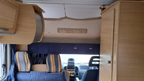 Spacious 6-person. family camper complete