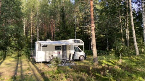 Beautiful 6-person camper, fully equipped, dogs allowed