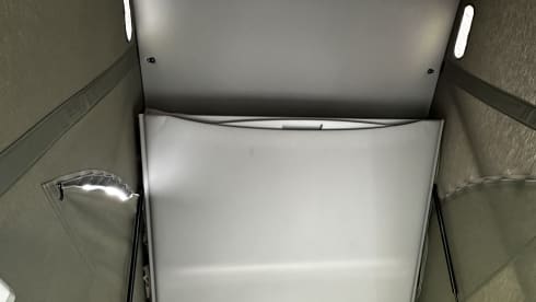 Compleet uitgerust met keuken, bustent & fietsenrek – 4p Volkswagen campervan from 2015