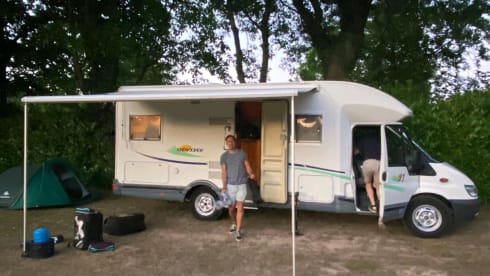 4p Chausson semi-integrated uit 2002