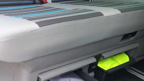 4p Volkswagen campervan uit 2013