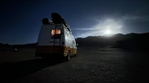 Bob – Funky 2-person off-grid sprinter with fixed bed