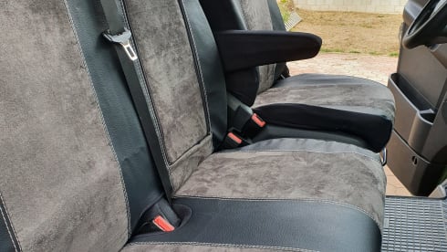 CHALO – Self-built camper with great attention to detail