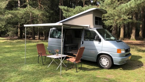 Bussie – 4p Volkswagen bus from 1996