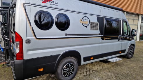 Luxury Malibu bus camper from 2022 for 2 pers