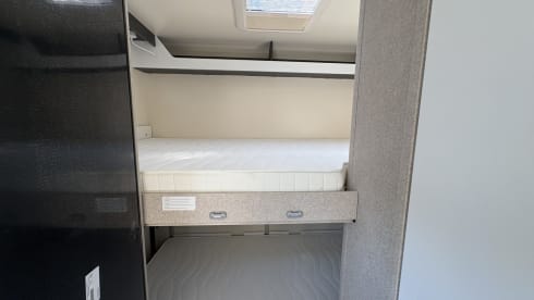 Glamys - 320 Ford – MCLOUIS GLAMYS 226 Ford with automatic transmission