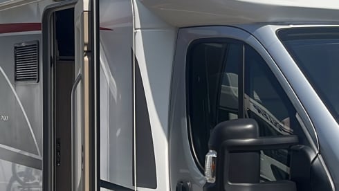 Nexxio 700 queensbed  – Bürstner a 2 posti semi-integrato dal 2016