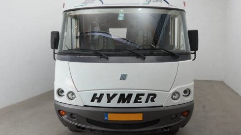Hymer vast bed – Luxury entrance Hymer B574
