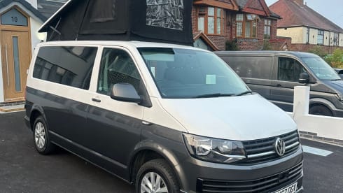 Frankie’s camper  – 4 berth Volkswagen campervan from 2017