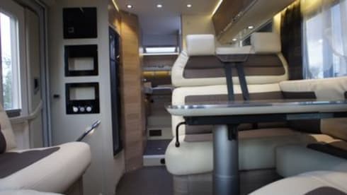 No Work Team – Adria Coral Plus mit E&P-Level-System. Max 2 Personen, nur Erwachsene.