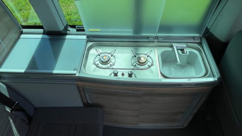 Prachtige Volkswagen California – Almost new. Carefree on the road with this beautiful, compact bus.