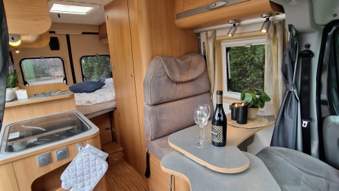 OFF-GRID – Very nice and fully equipped bus camper!