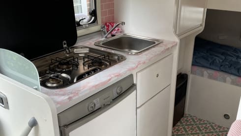 Rizzo  – Gorgeous 6 berth family motorhome with bedding, fully equipped. rear bunks.