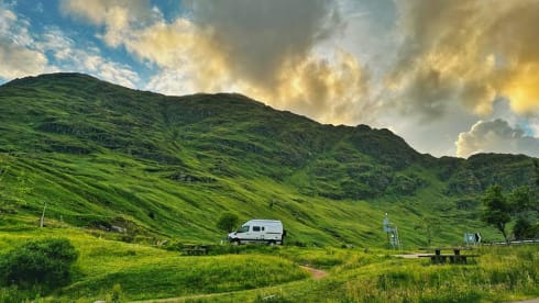 Miss Daisy (Dog Friendly) Discount available on bookings two weeks or more.  – 4 berth Mercedes-Benz campervan (SALE ON)