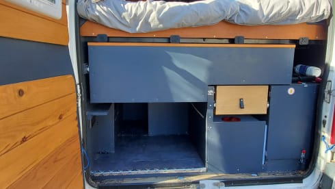 Teide van explorer – Camper verhuur Citroen Jumper L2H2