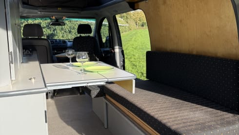 2p Mercedes-Benz campervan uit 2006