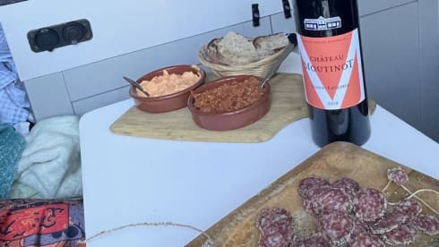 Meet Hermes – Hermes- Your Home on Wheels for Family Adventures – Off-Grid 3 Berth Camper | Pet Friendly | Drive-Away Awning