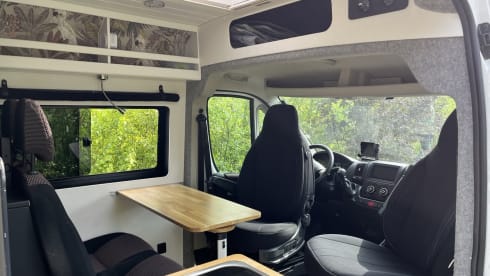 Ruimteschip 1 – Comfortable 4-person family campervan | Peugeot Boxer 2014