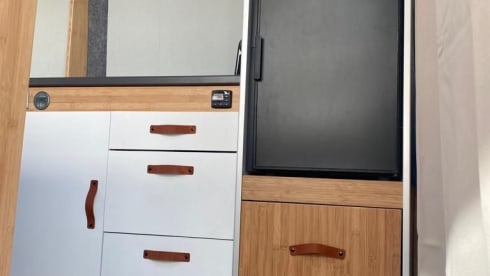 Bussie – Beautiful Adventure bus (2P), completely NEW equipped, also for tall people!