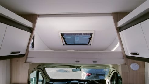 Alcôve Adria Mobil 7 couchages à partir de 2022