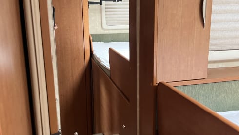 Snogly  – Bessecar e735 motorhome 6 berth excellent for families