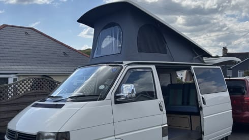 4-6 Volkswagen campervan from 2001