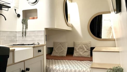 Erl – 4 berth Mercedes-Benz bus from 2013