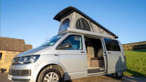 Luna – Volkswagen Transporter 4 Birth camper van