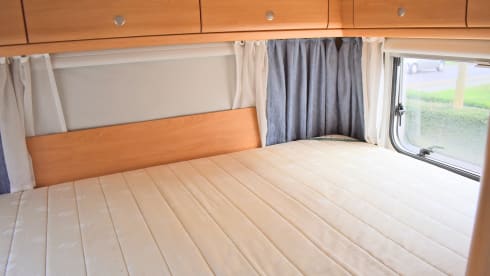 111 Knaus 708G – 6p Knaus alcove from 2000