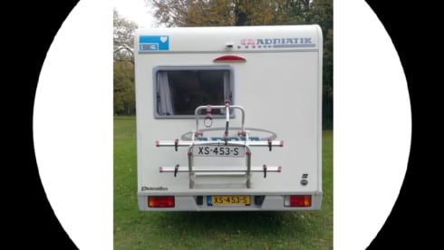 Viervoeter vriendelijk – 4p Adria Mobil semi-integrated from 2005