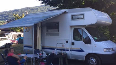 5-6 p cozy, compact family camper Fiat Alcove.