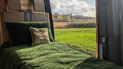 Fernix – 5 berth Mercedes-Benz campervan