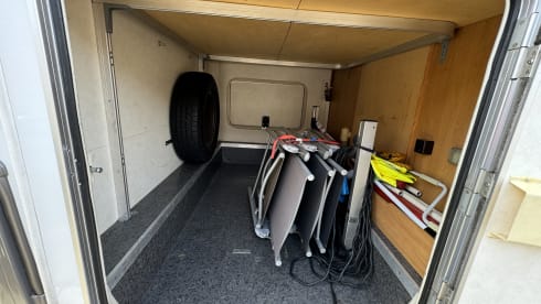 Camper – Spacious and luxurious 4-person Hymer with starlink wifi