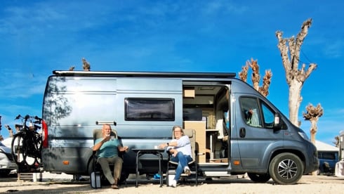 Odiesadventures2 – Mooie Fiat Ducato buscamper met lengtebedden