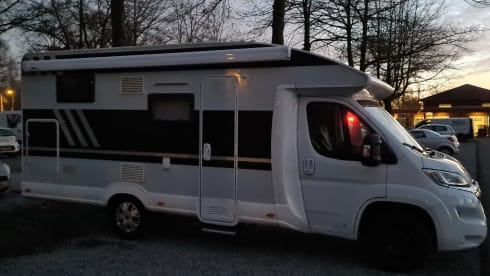 Dolly – Luxury camper with plenty of storage space.