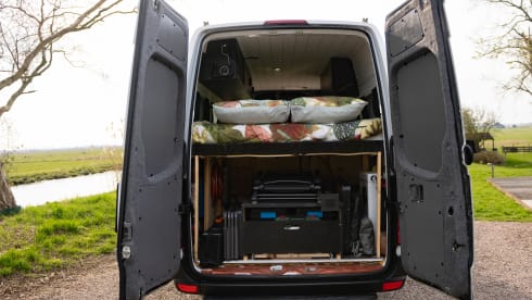 Gigi – 2p Mercedes Sprinter Off Grid (Bed 02m05!)