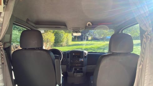 Meddy – 2 persoons ruime Mercedes bus 2009