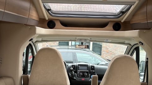 2p Hymer semi-integrated uit 2015