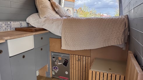 Padfoot 🐕 – Spacious & modern custom built camper.