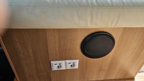 Voyager – impeccable 4p semi-integrated camper from 2017