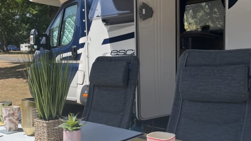 Travel The Wild – 6 berth Fiat Escape 696