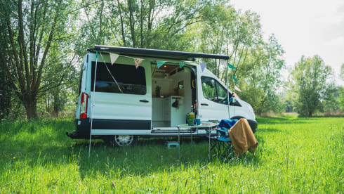 BAYVAN – BAY: Ford Self-Build BUS - Carefree OFF-Grid Kameren