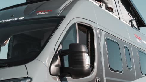 Nazarè – Premium Outdoor Van Rental