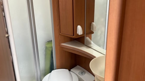 Lovely luxury camper 4p LMC semi-integrated from 2009 